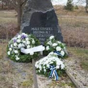 Küüditatutele pühendatud mälestusmärk Lehtma sadamas.