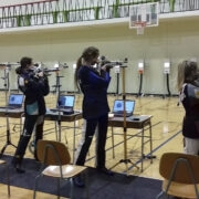 Lili Karukäpp (paremalt teine) laskevõistlustel Haapsalus.