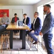 Mullu oktoobris hiidlaste kiire interneti muresid kuulamas käinud Andres Sutt (paremalt teine) kuulutas nüüd välja üleeestilise taotlusvooru nn viimase miili ühenduste rajamiseks.