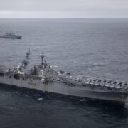 USA mereväe dessantlaev USS Kearsarge saabumas tänavu 12. aprillil Tromsøsse Norras.