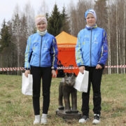 Mia ja Joosep Esta koos Ilves-teate sümbolkuju ilvesega.