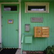 Hellamaa raamatukogu on tabanud naelapea pihta arstiteaduslike raamatute väljapanekuga.