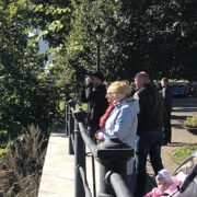 Narvakad elavad promenaadil kaasa tankimonumendi avamisele Ivangorodis.